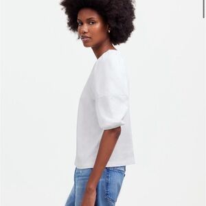 Women's White/Green Puff Sleeve Top
MAKE ME AN OFFER!!!!